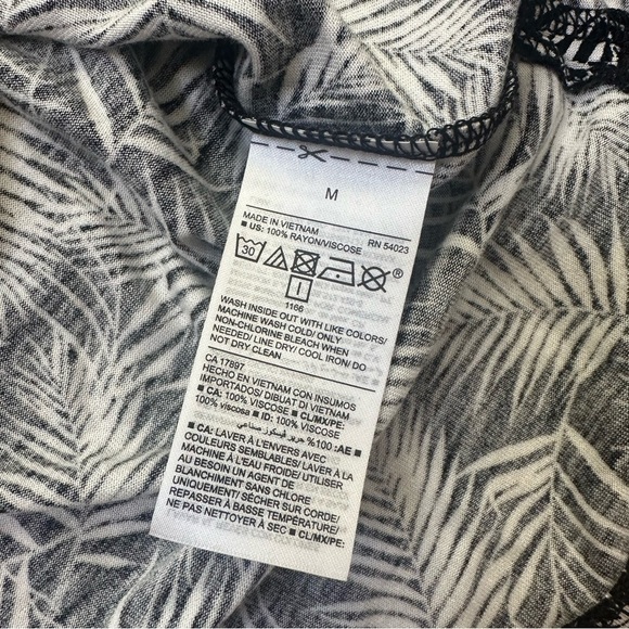 Old Navy Feather Pattern Long Tank size M - Picture 4 of 5